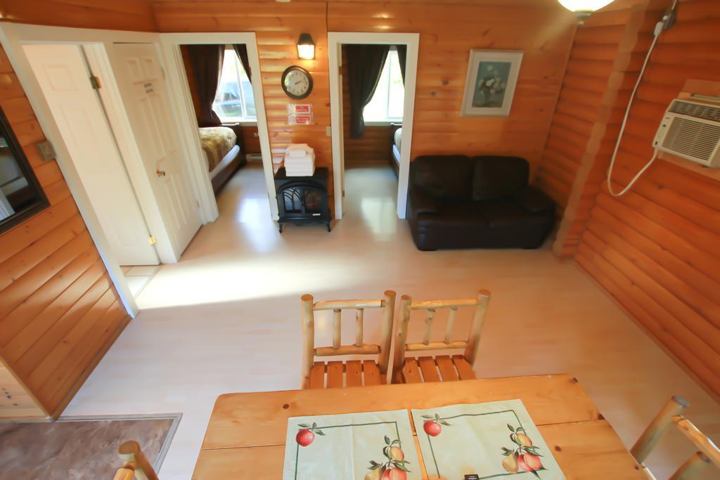 Mt. Revelstoke Alpine Chalets Room photo
