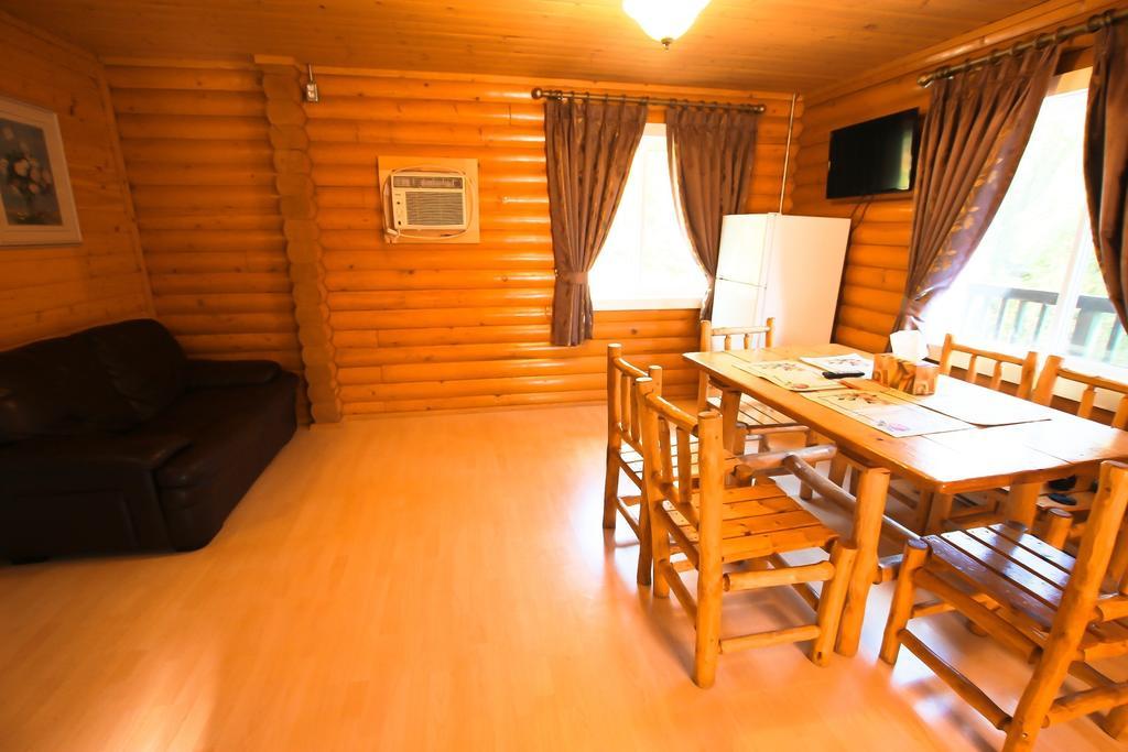 Mt. Revelstoke Alpine Chalets Room photo