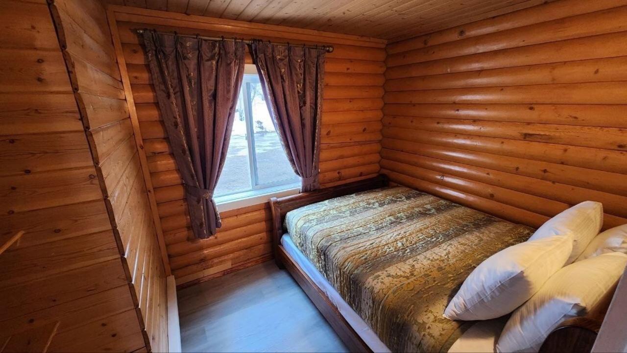 Mt. Revelstoke Alpine Chalets Exterior photo